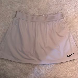 Nike women’s tennis skirt - white